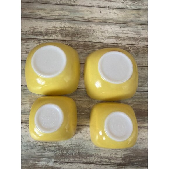 Vintage Pyrex Yellow Square Hostess Bowls 407 and 410 Set of 4 USA - Picture 6 of 10